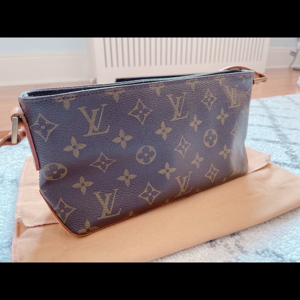 Vintage Louis Vuitton crossbody bag